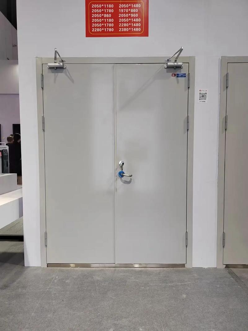 防火門現(xiàn)貨供應 鋼制乙級與鋼木防火門的選擇與優(yōu)勢